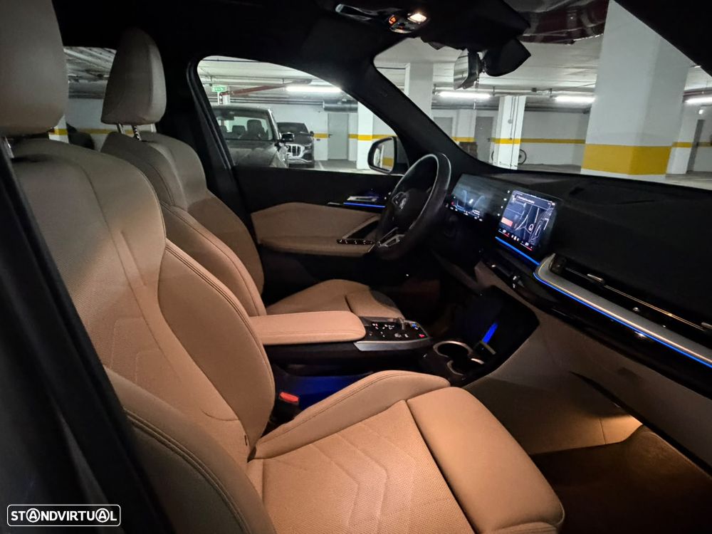 BMW iX1 eDrive20 Pack Desportivo M - 15