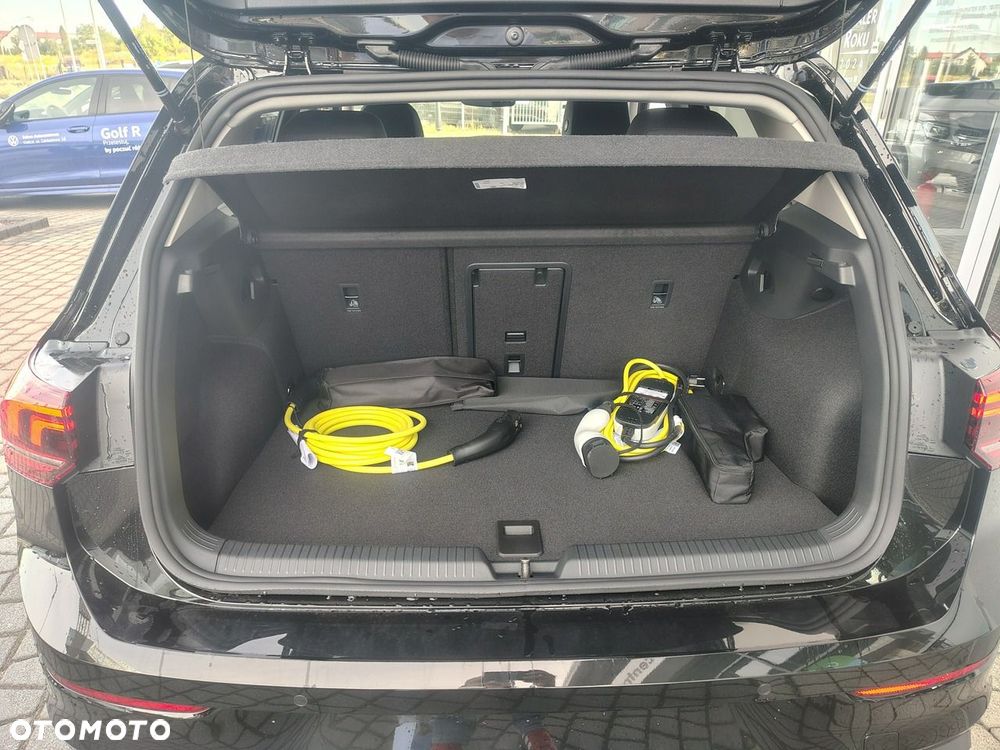 Volkswagen Golf - 13