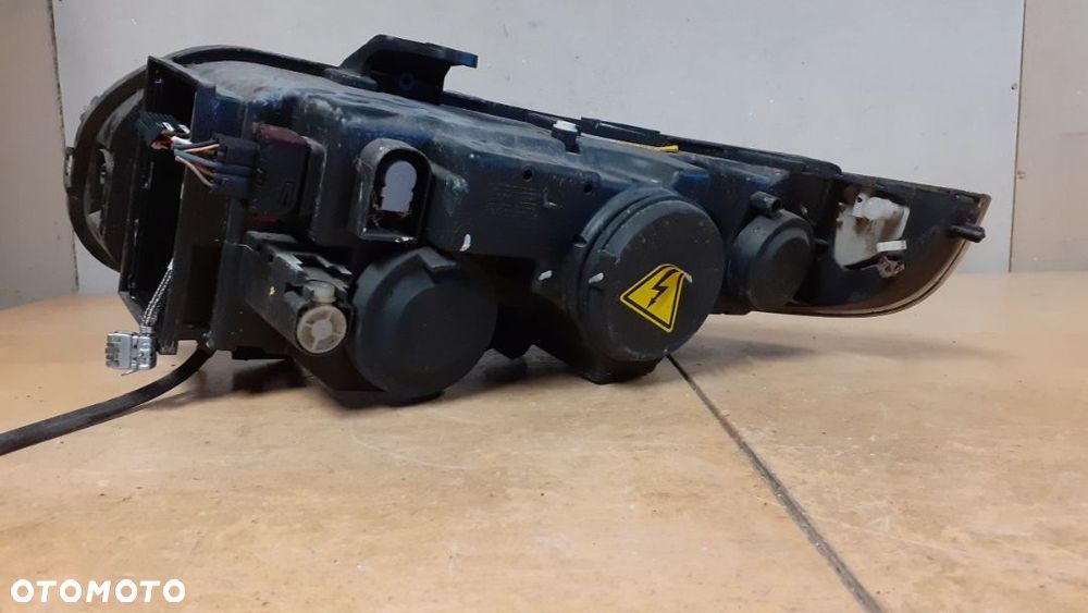 SAAB 9-5 95 LIFT XENON Lampa przód przednia prawa - 2