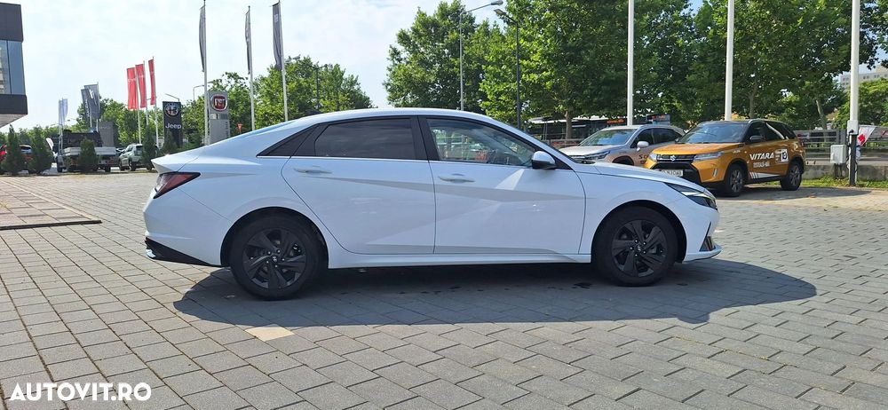 Hyundai Elantra 1.6 l 123 CP CVT Highway - 9