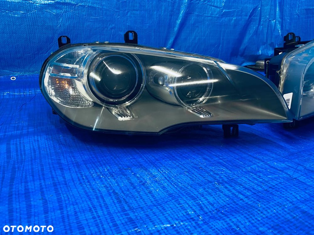 REFLEKTOR LAMPA LEWA PRAWA LEWY PRAWY PRZÓD PRZEDNIA XENON KSENON BI-XENON NIESKRĘTNY LCI BMW X5 E70 LIFT 11R ; 7240787 7240788 63117240787 63117240788 ORYGINAŁ EUROPA - 7