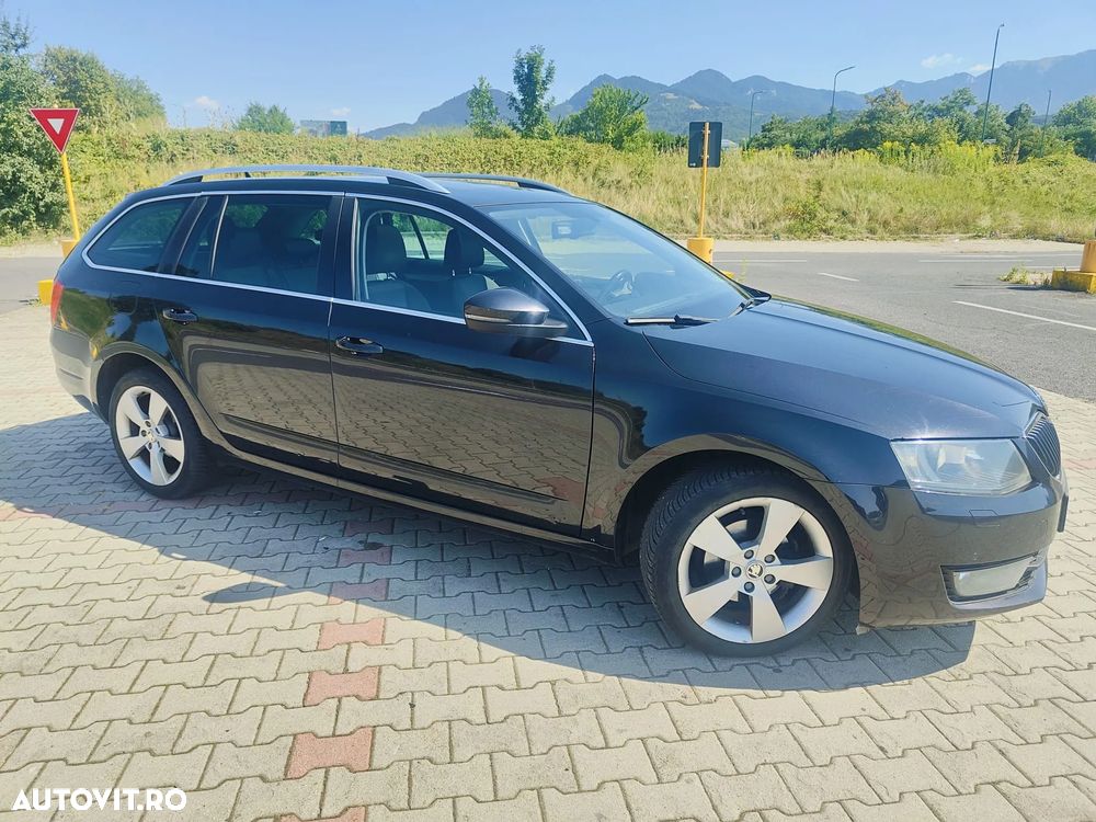 Skoda Octavia 1.6 TDI STYLE DSG - 2