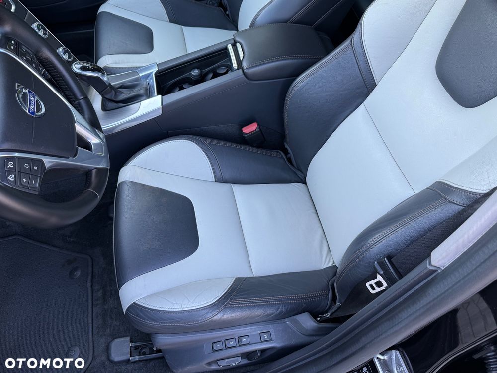 Volvo S60 Cross Country - 9