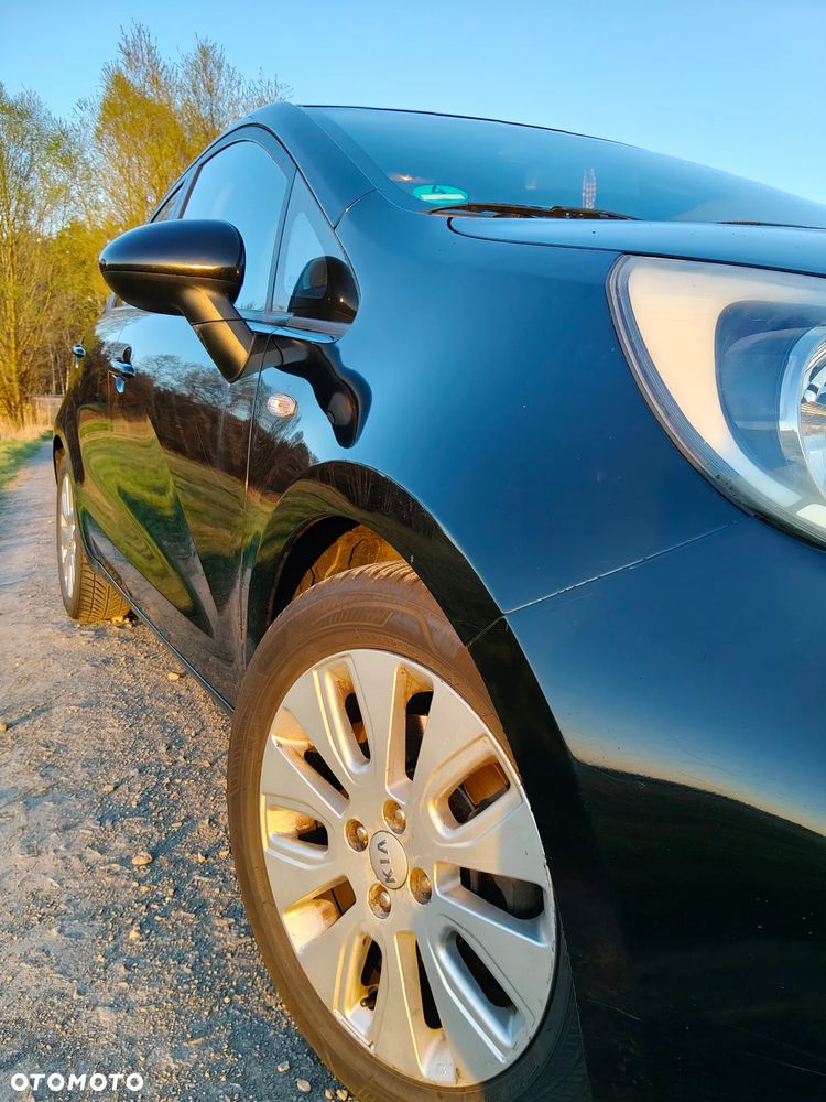 Kia Rio - 12