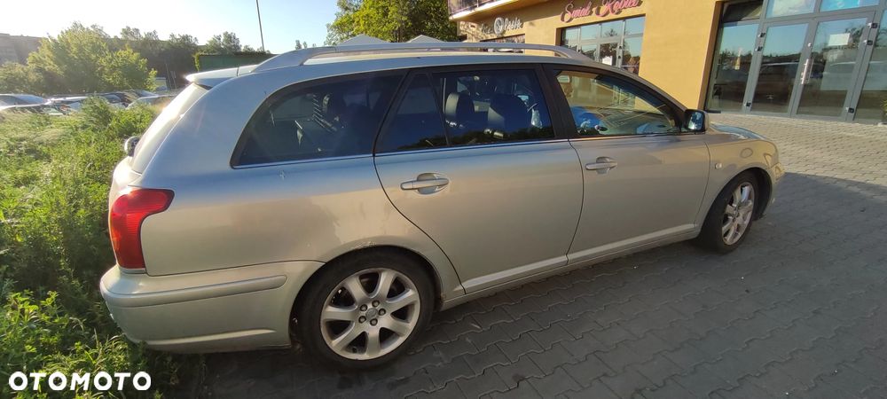 Toyota Avensis 2.0 VVT-i High - 10