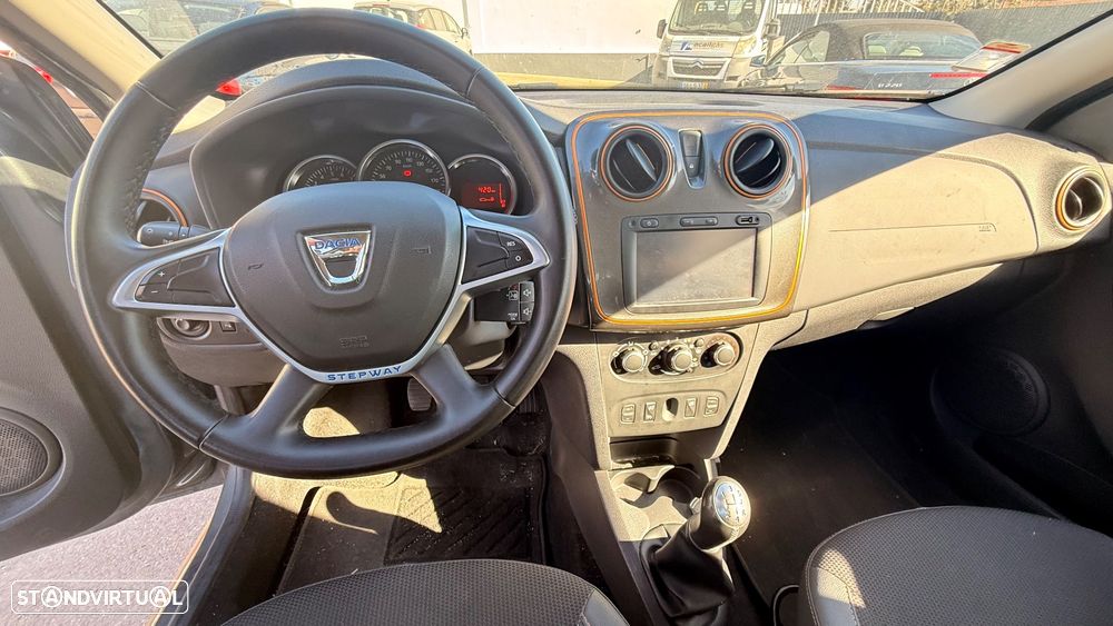 Dacia Logan MCV 1.5 dCi Stepway - 13