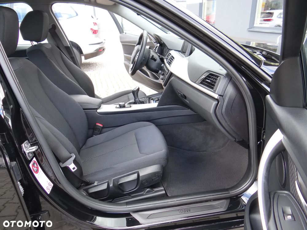 BMW Seria 3 316i Sport Line - 33