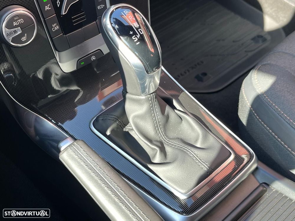 Volvo V40 Cross Country 1.5 T3 Summum Geartronic - 23