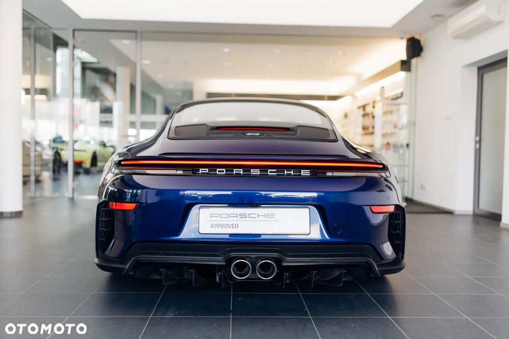 Porsche 911 GT3 Touring PDK - 16