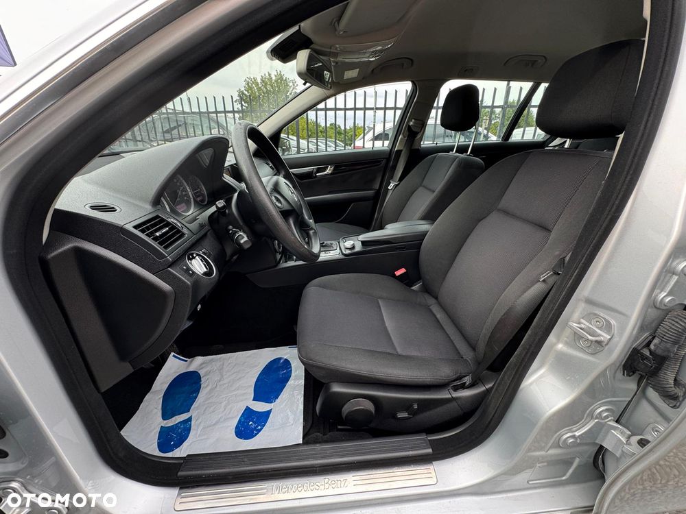 Mercedes-Benz Klasa C 180 BlueEFFICIENCY 7G-TRONIC Elegance - 27