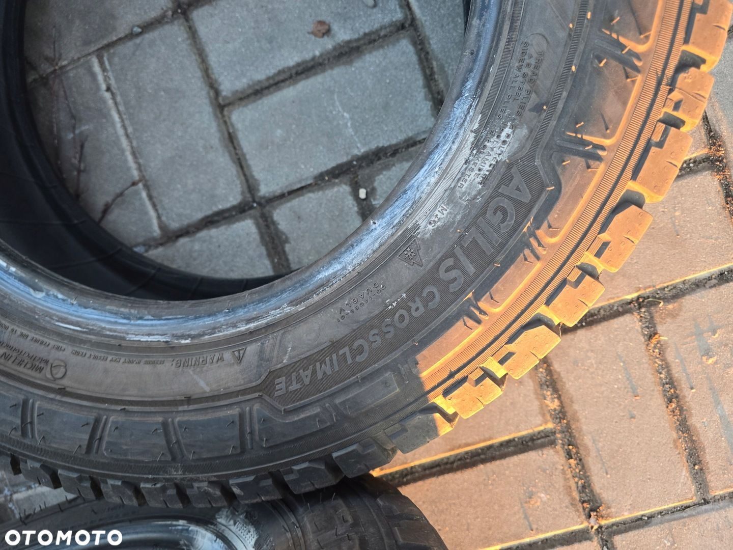 MICHELIN AGILIS CROSSCLIMATE 215/65R16C 109/107T 4X 24R - 6