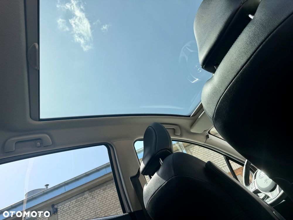 Toyota Yaris Hybrid 100 Dynamic - 5