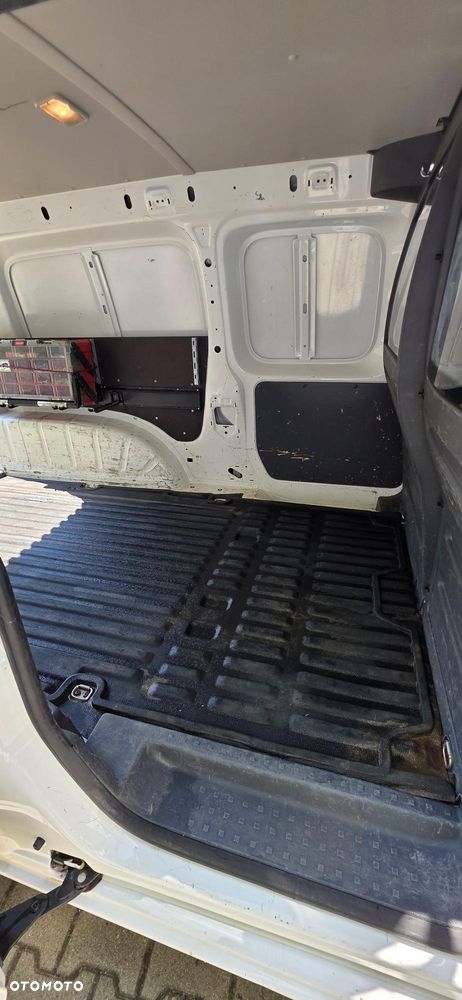 Volkswagen CADDY MAXI - 13