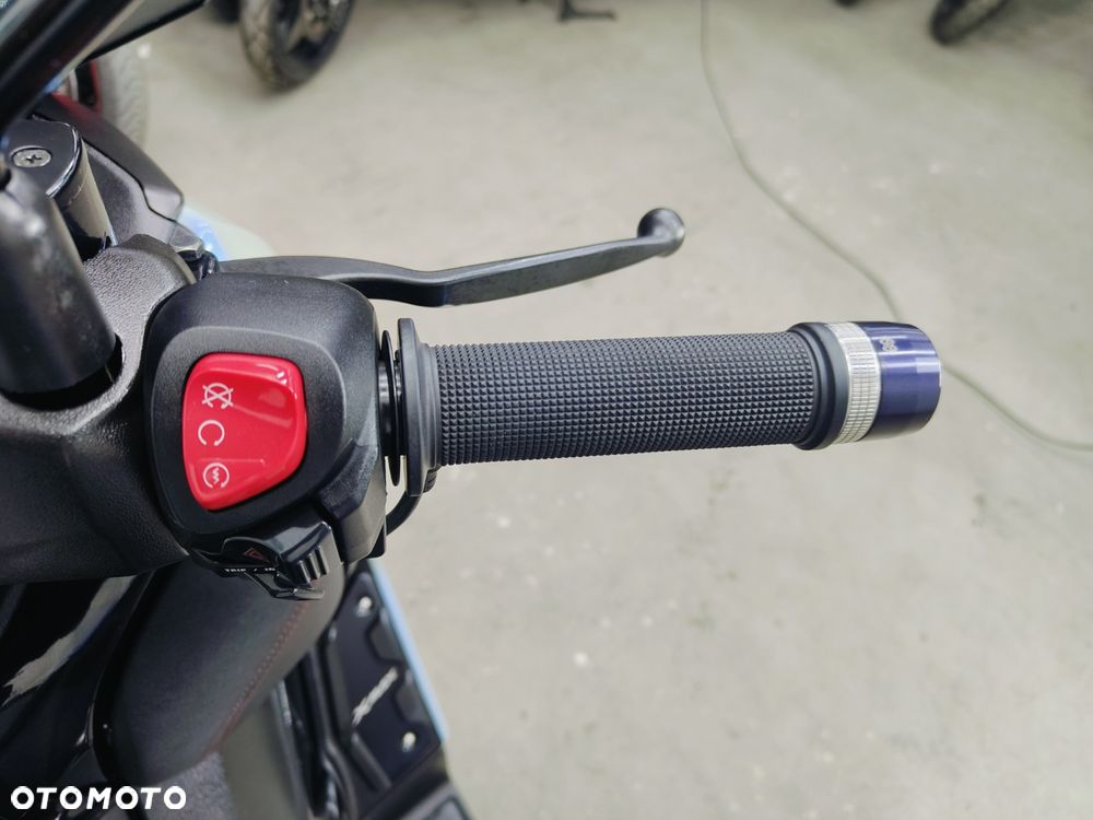 Yamaha X-max - 13