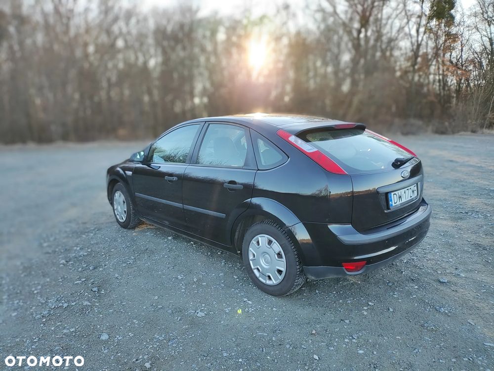 Ford Focus 1.6 Ambiente - 4