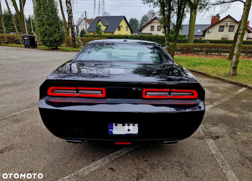 Dodge Challenger - 12
