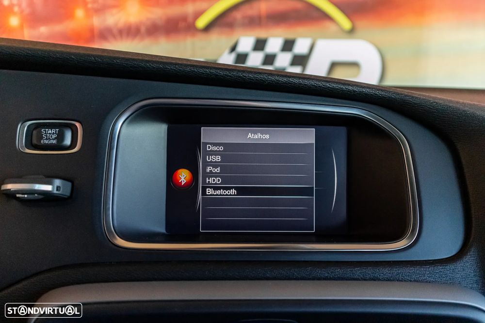 Volvo V40 2.0 D3 Momentum Geartronic — fotografia 14