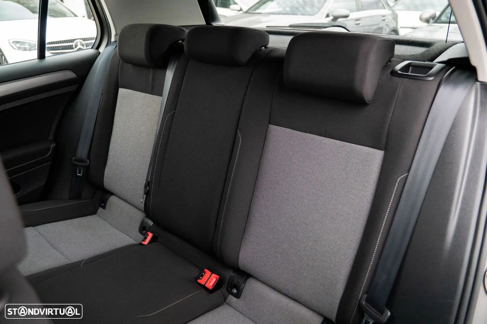 VW Golf 1.6 TDI Confortline - 18