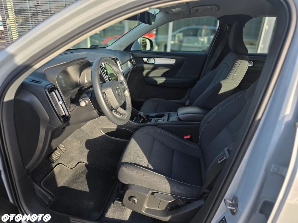 Volvo XC 40 T3 Momentum Pro - 25