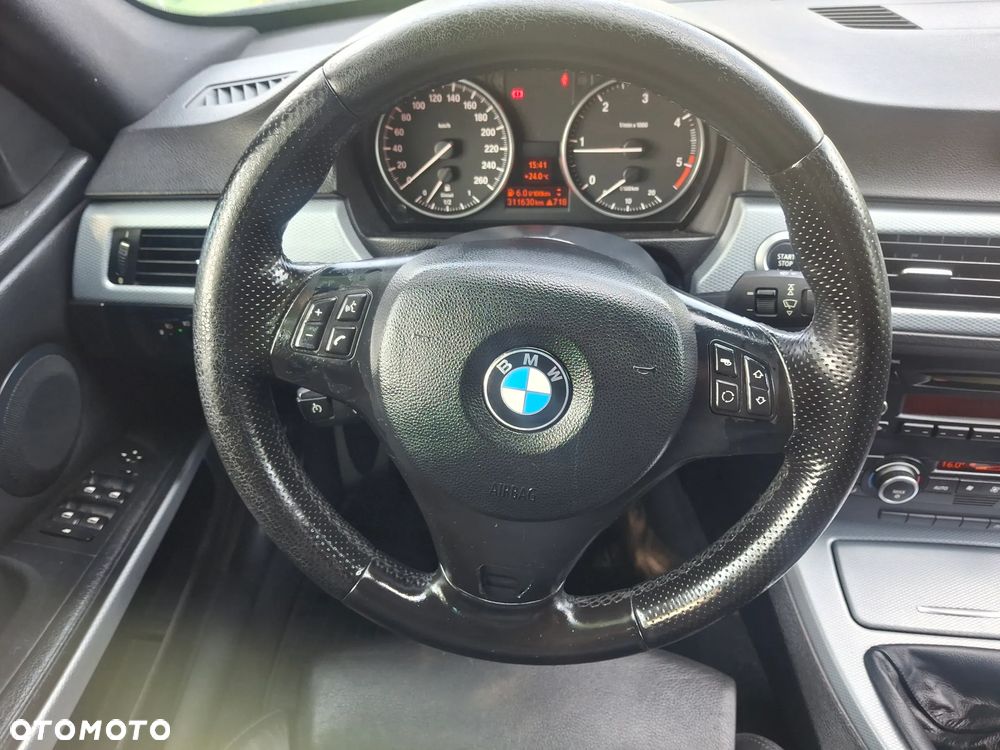 BMW Seria 3 318d DPF Edition Sport - 13