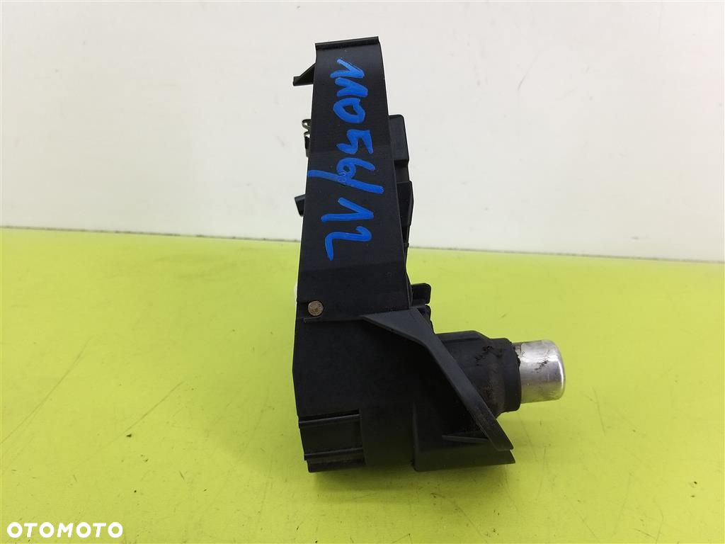 Zamek klapy tylnej Mitsubishi Carisma II 1999-2004 HATCHBACK 2 PINY - 2