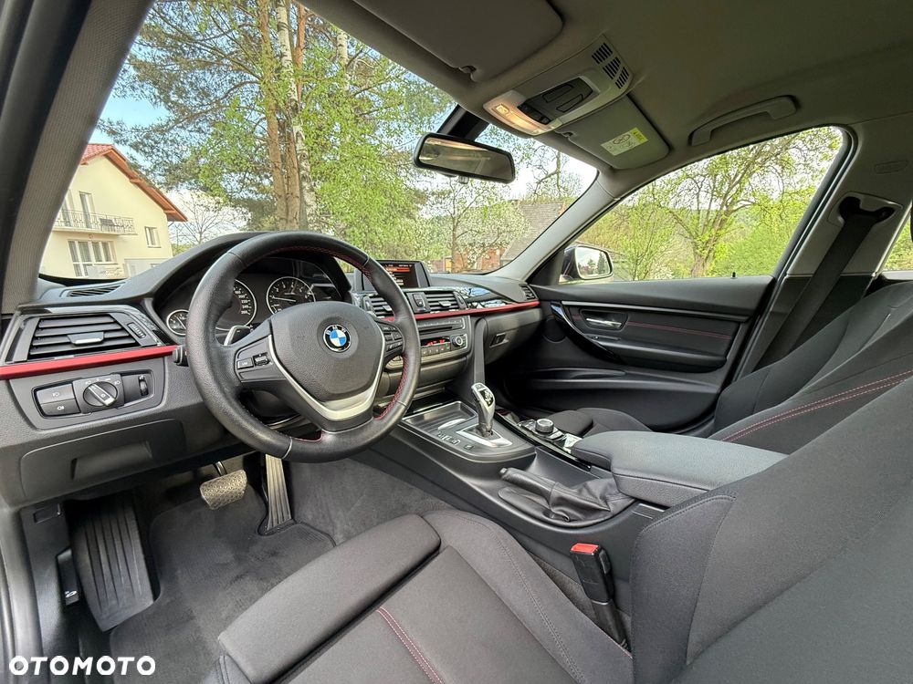 BMW Seria 3 328i xDrive Sport Line - 16