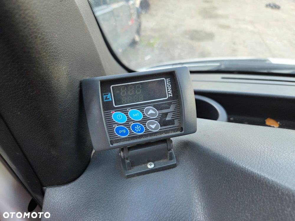 Mercedes-Benz Sprinter - 2