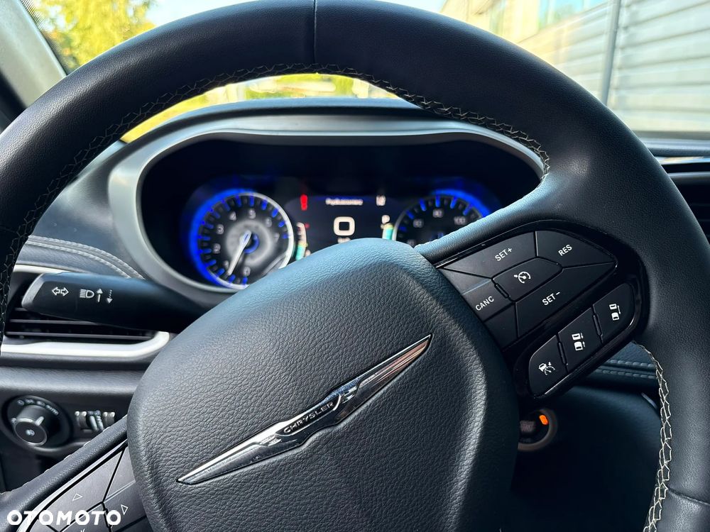 Chrysler Pacifica - 25
