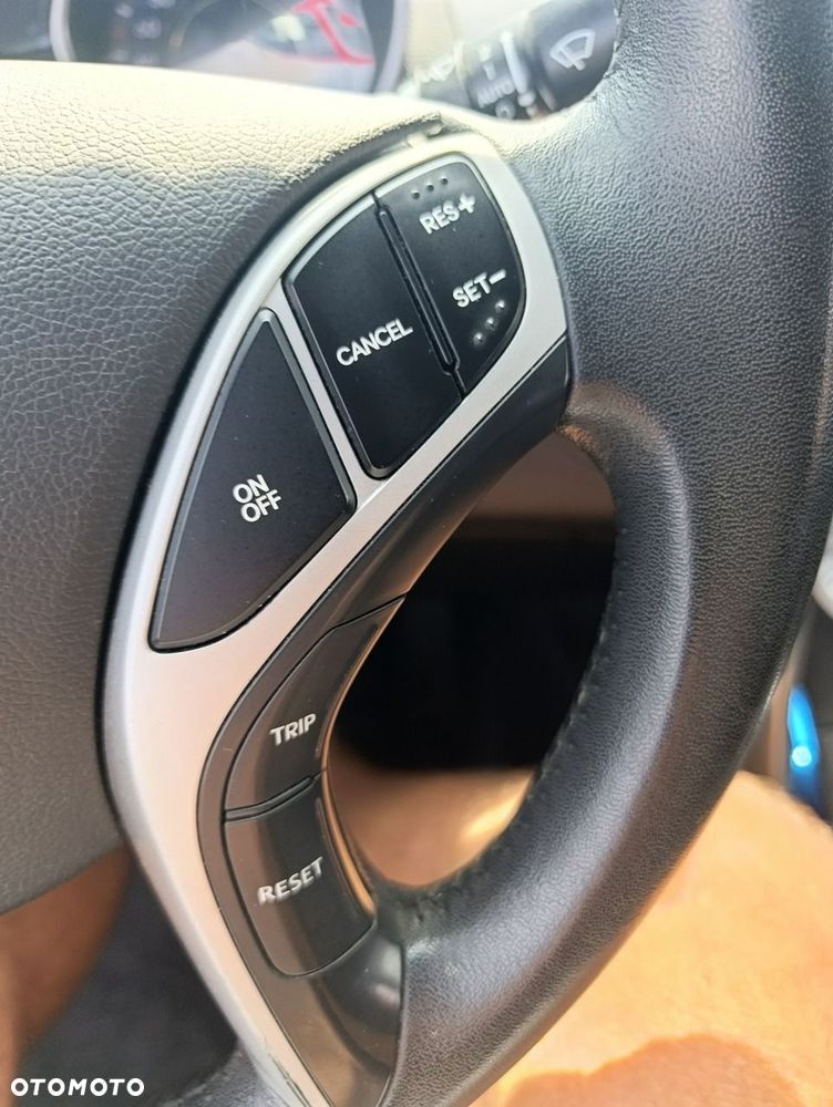 Hyundai Elantra - 17