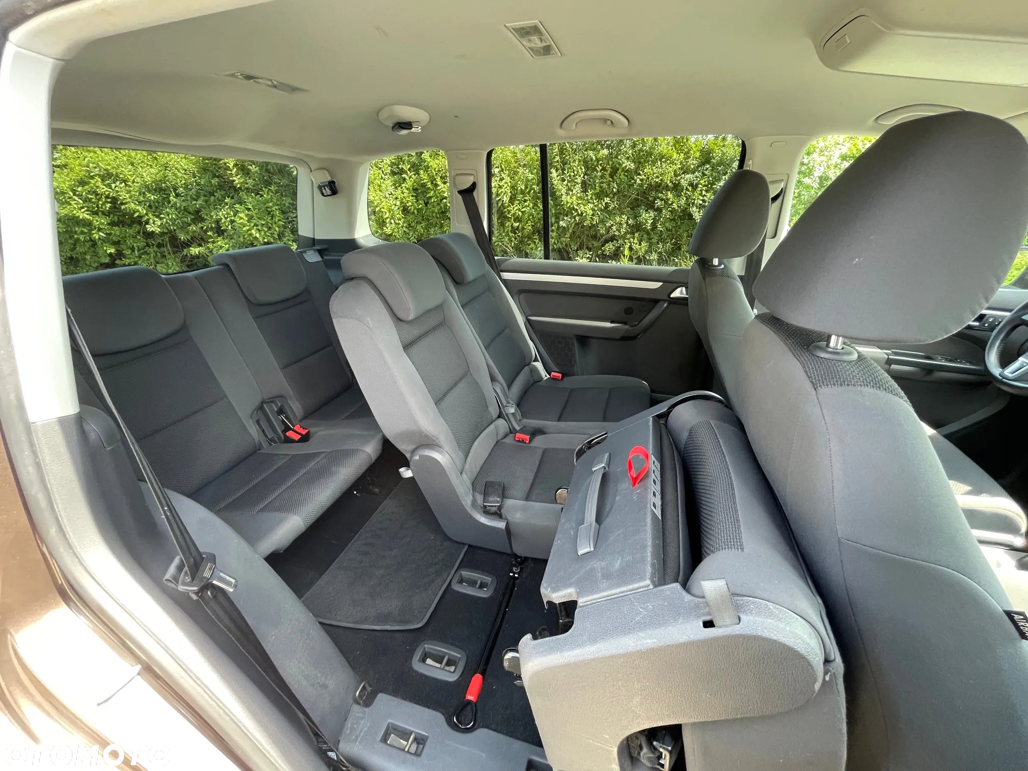 Volkswagen Touran 1.6 TDI DPF BlueMotion Technology DSG Trendline - 27