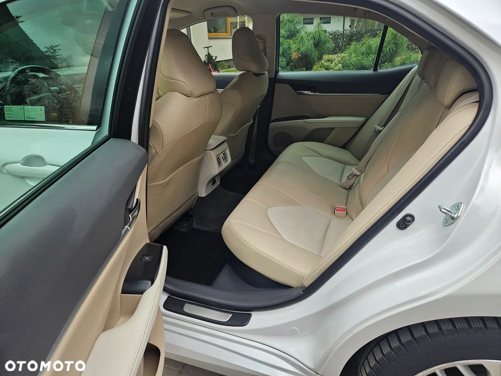 Toyota Camry 2.5 Hybrid Executive CVT - 22