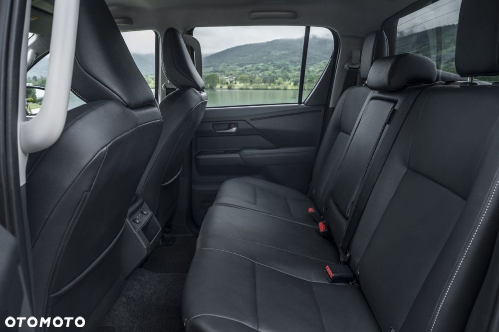Toyota Hilux 2.8 D-4D mHEV Double Cab Invincible 4x4 - 16