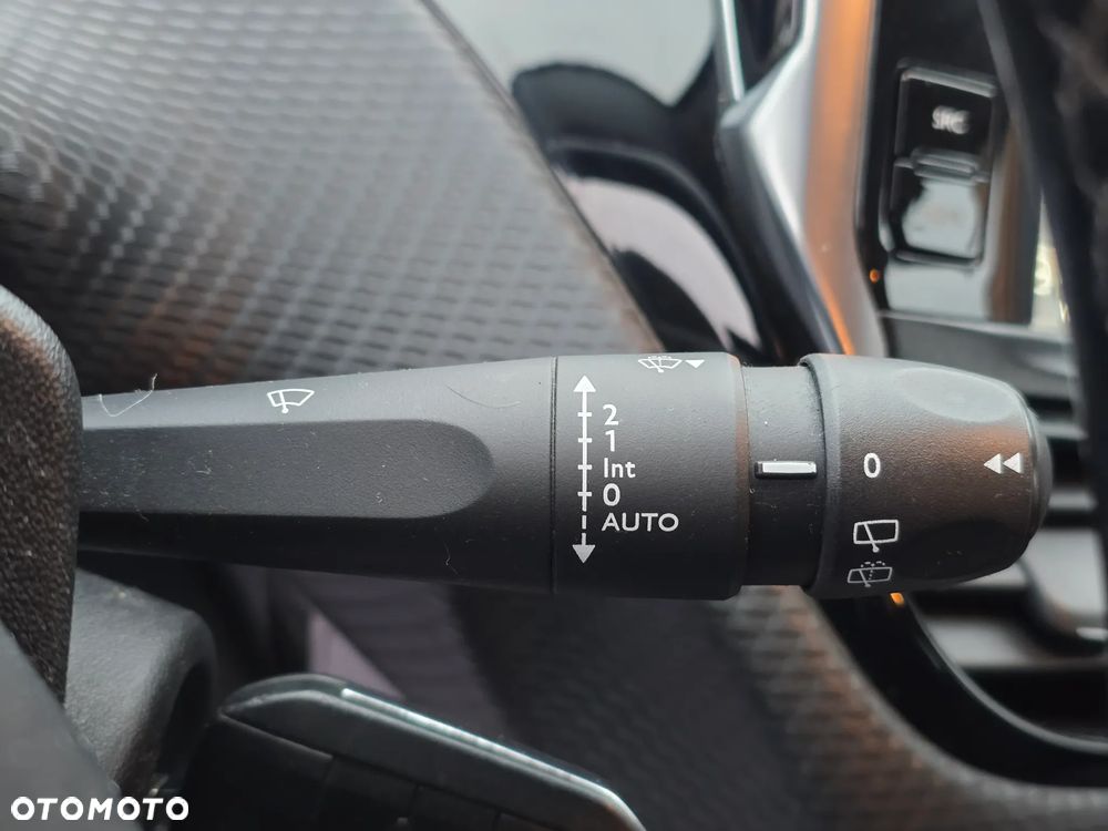 Peugeot 2008 1.2 Pure Tech Allure S&S EAT6 - 25