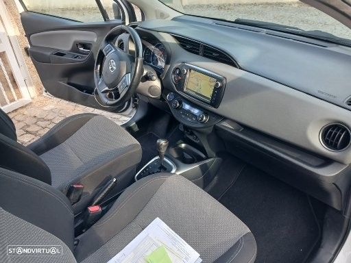 Toyota Yaris 1.5 HSD Sport +P.Techno+P.Luxury - 6