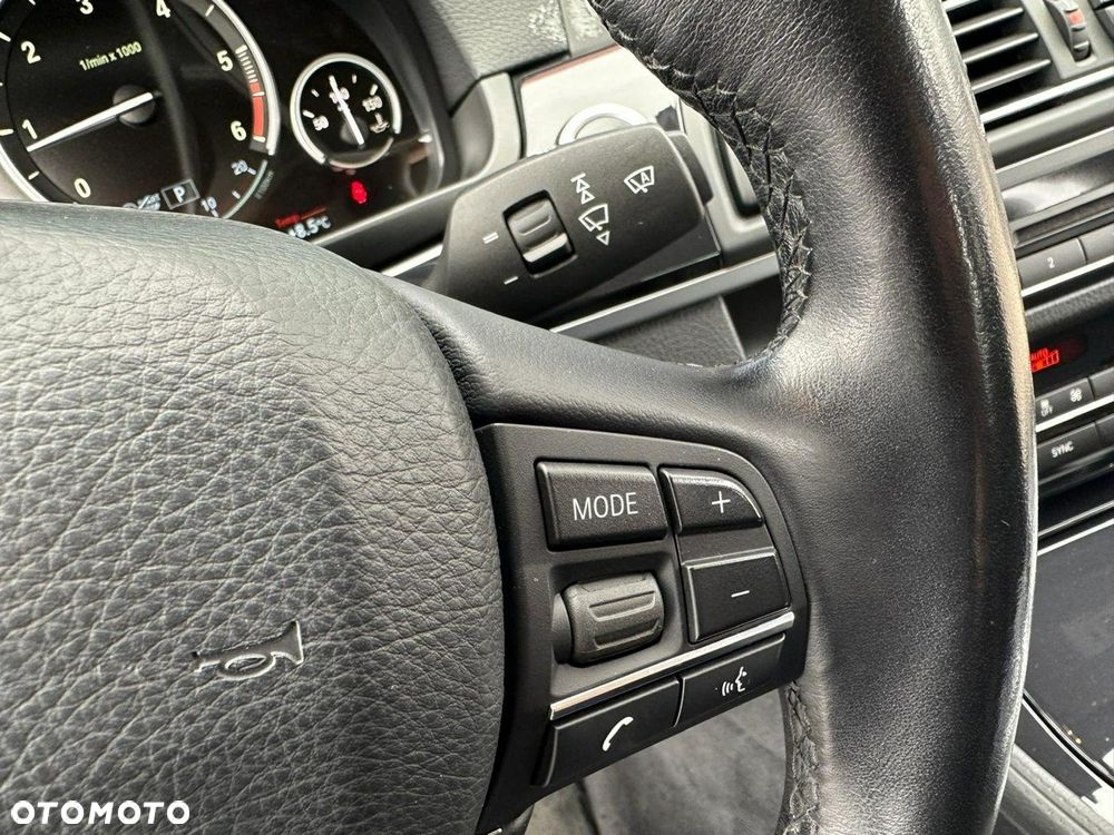 BMW Seria 5 525d xDrive - 23