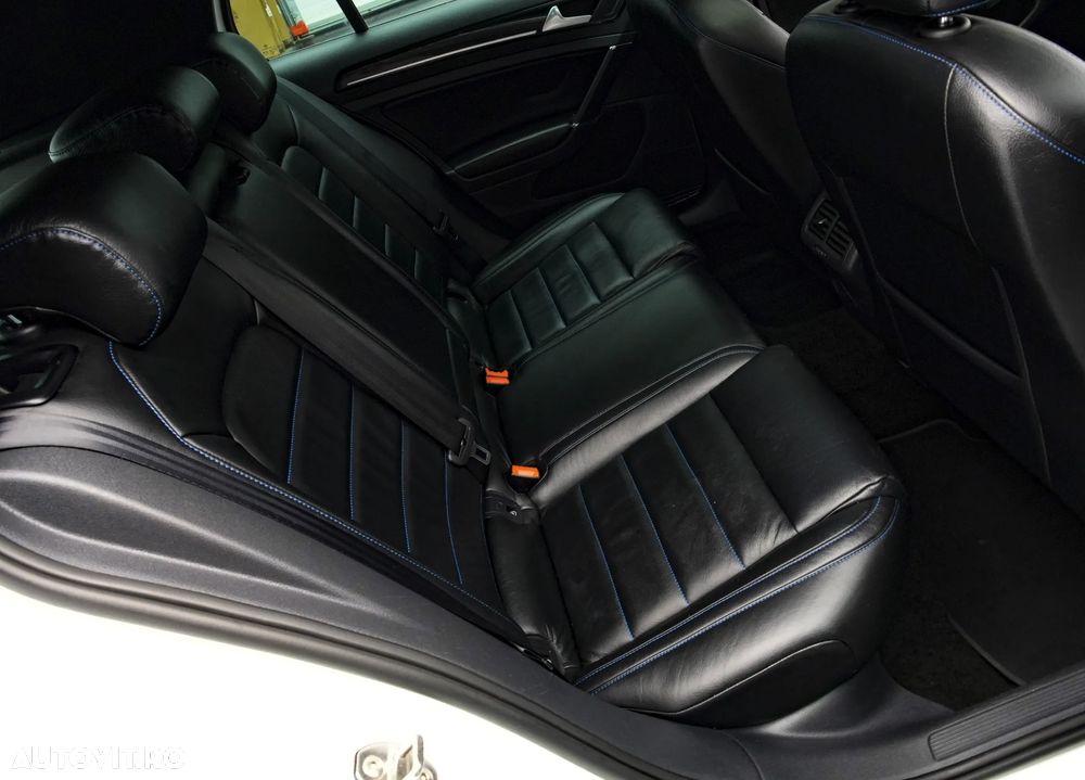 Volkswagen Golf - 17