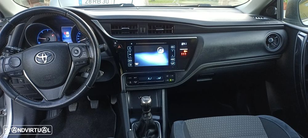 Toyota Auris 1.4 D-4D Com. +P.Techno+P.Sport - 6