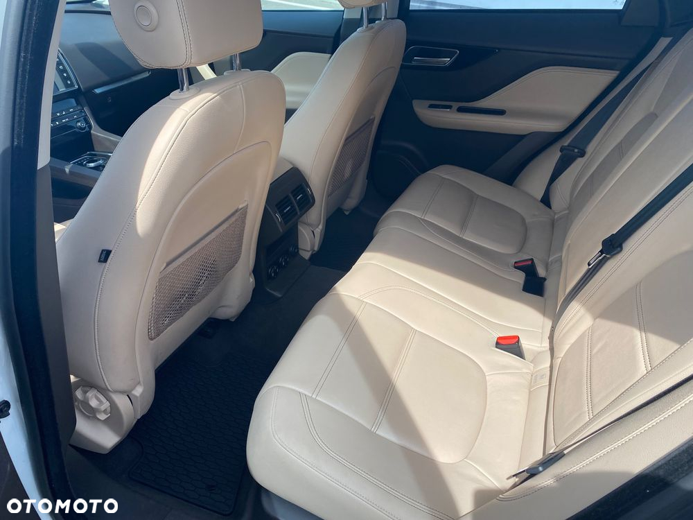 Jaguar F-Pace 2.0 i4D AWD Prestige - 28