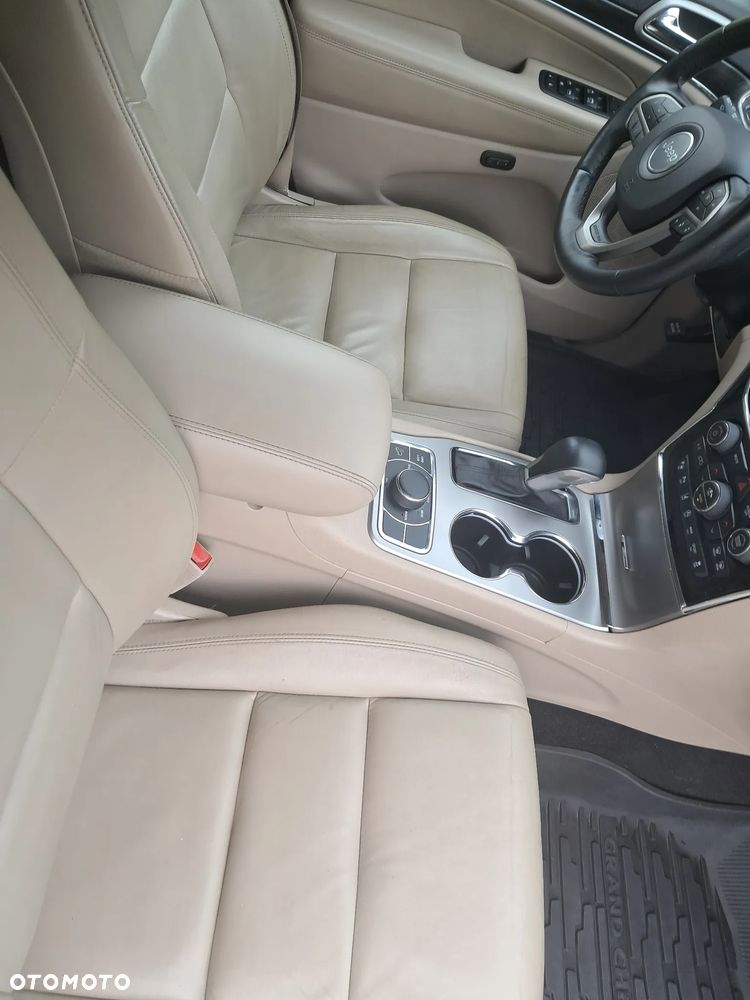 Jeep Grand Cherokee - 26