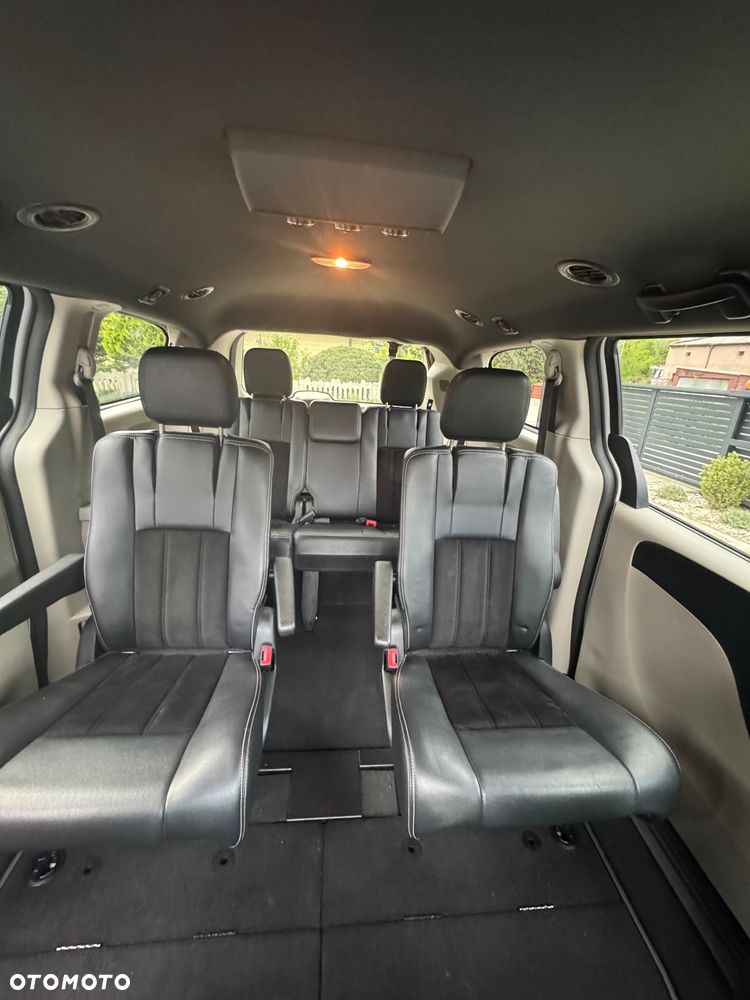 Dodge Grand Caravan - 10