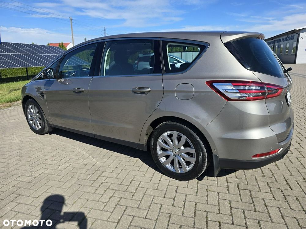 Ford S-Max - 11