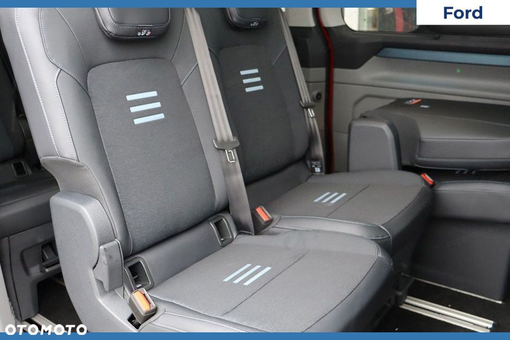 Ford Tourneo Custom - 11