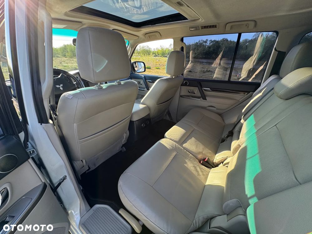 Mitsubishi Pajero - 9