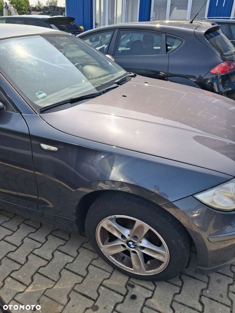 BMW 1 E87 2005 1.6 błotnik prawy przód A22 - 1