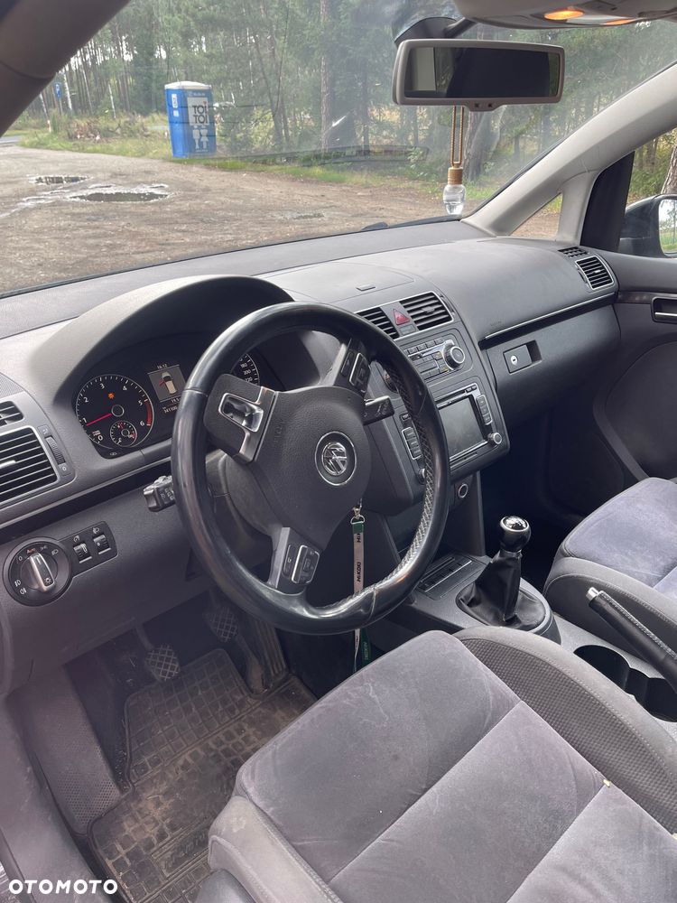 Volkswagen Touran - 6