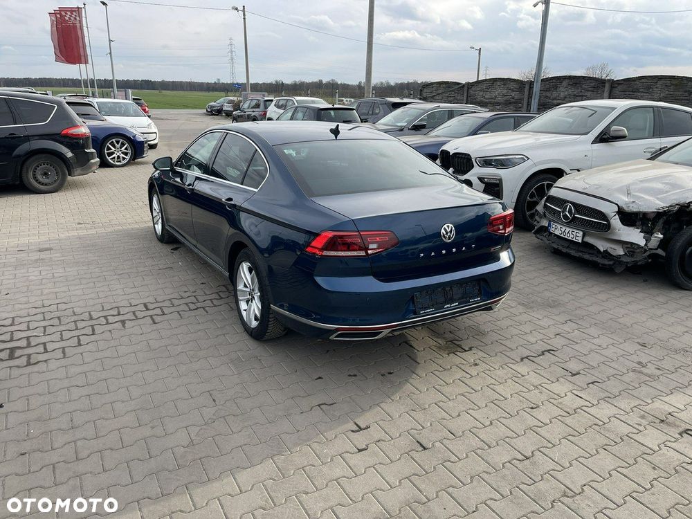 Volkswagen Passat 2.0 TDI SCR 4Motion DSG Elegance - 4