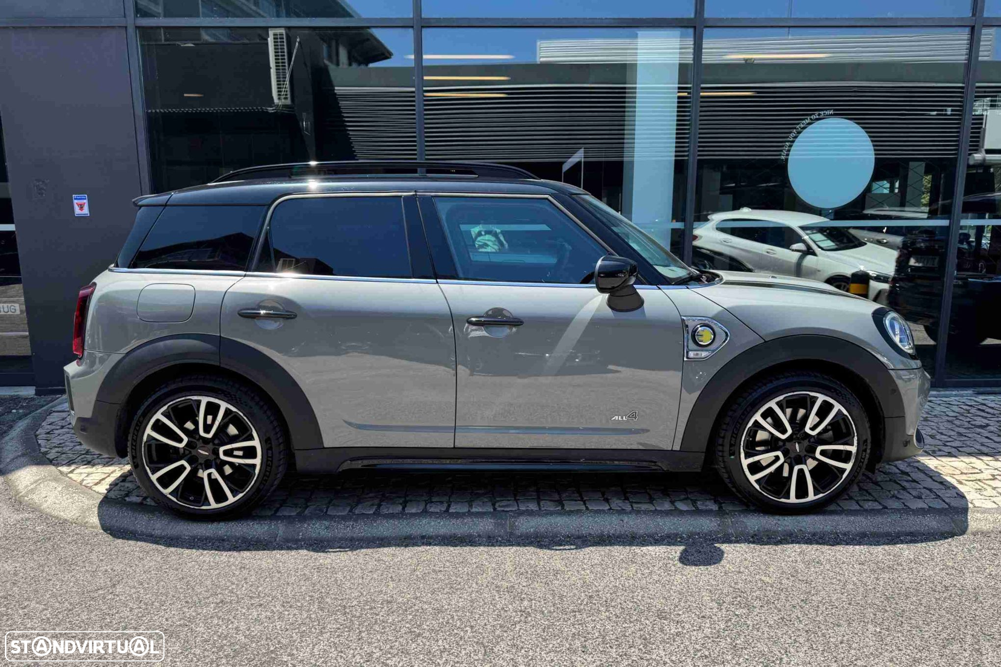 MINI Countryman Cooper ALL4 Classic Auto - 4