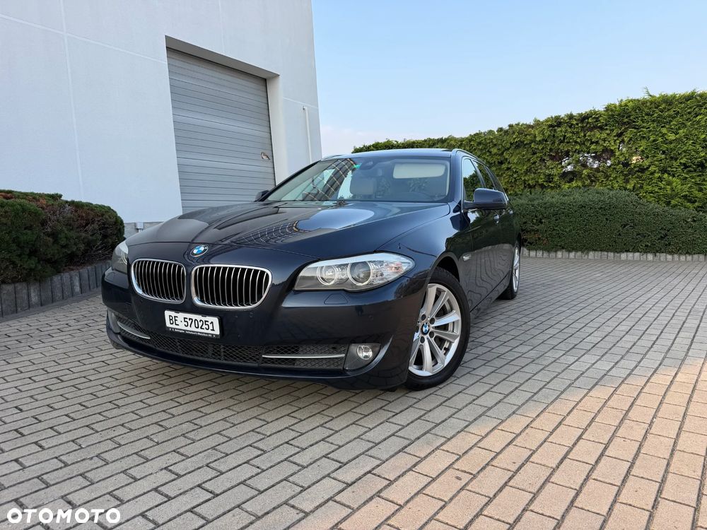 BMW Seria 5 525d Sport-Aut Luxury Line - 3