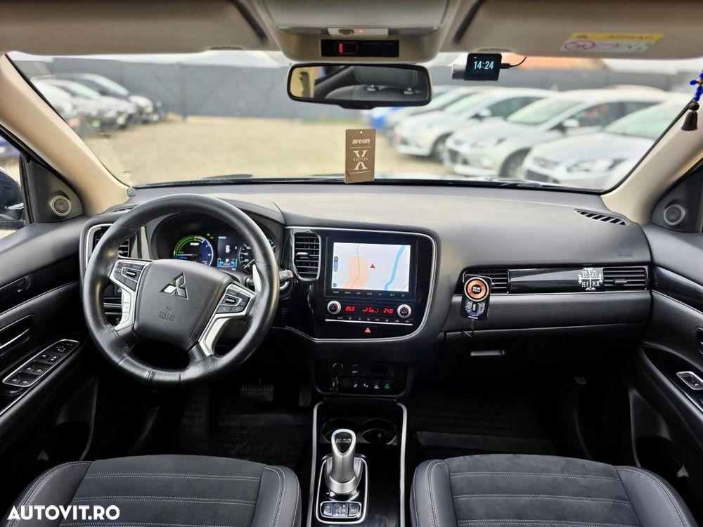 Mitsubishi Outlander PHEV 2.4 L 4X4 Instyle+ - 11