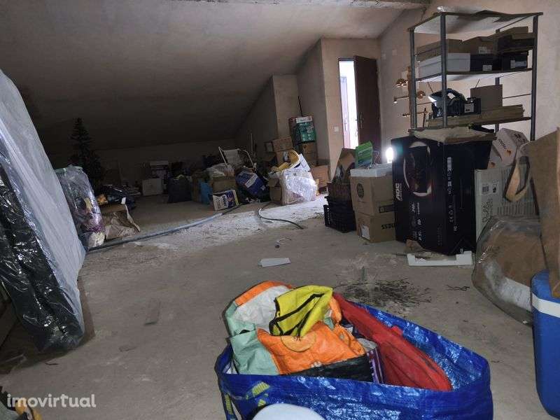 Sótão com potencial junto à praia - Grande imagem: 5/12